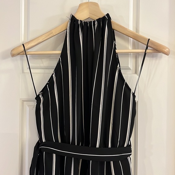 Suzy Shier. Jumpsuit. Halter tie. Open back - Picture 2 of 6